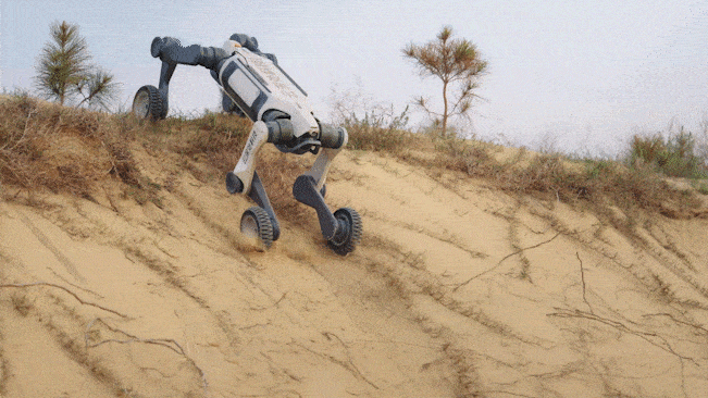 DeepRobotics-M20-PRO-lynx-Invelogy-Kompaktny-a-adaptivny