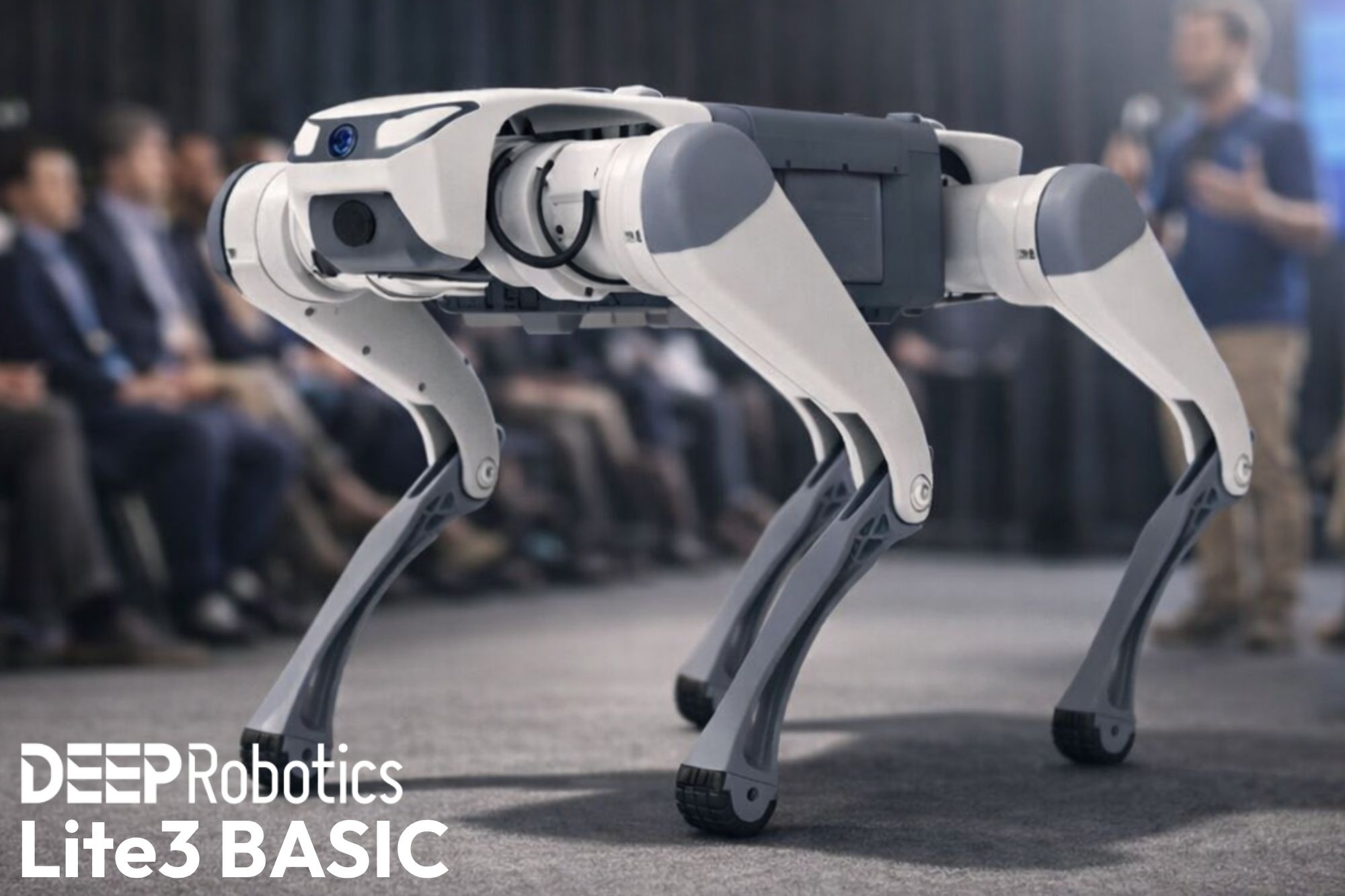 Robotický pes Lite3 BASIC prezentovaný na technologickom evente, sleduje okolie a interaguje s publikom